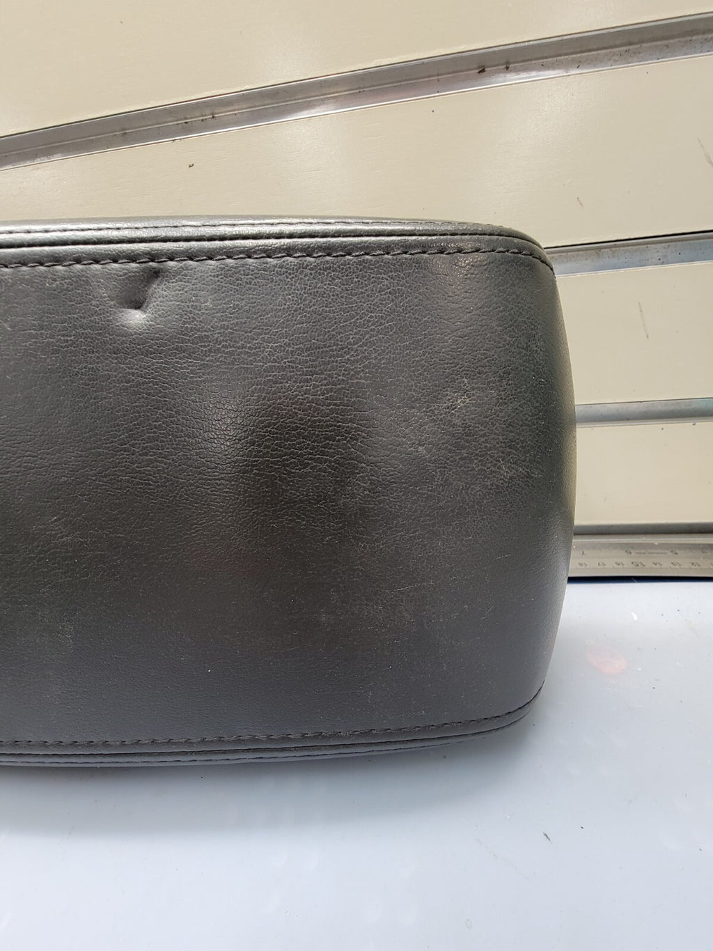🔥06-13 CHEVROLET IMPALA CENTER CONSOLE ARM REST LID TOP PAD COVER BLACK LEATHER