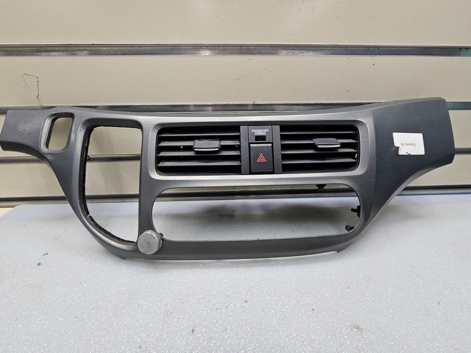 05-10 Honda Odyssey Center Dash Radio Climate Control Bezel Trim Panel Dark Gray