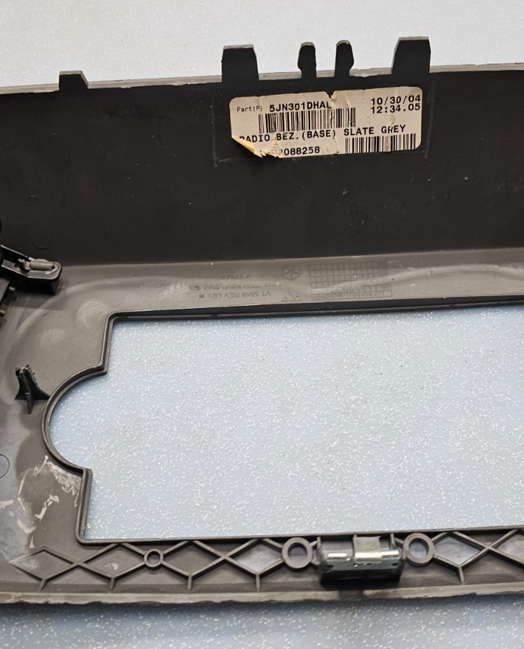 🔥05-07 Grand Cherokee Center Radio Dash Bezel Trim Panel Surround DK GRAY B30