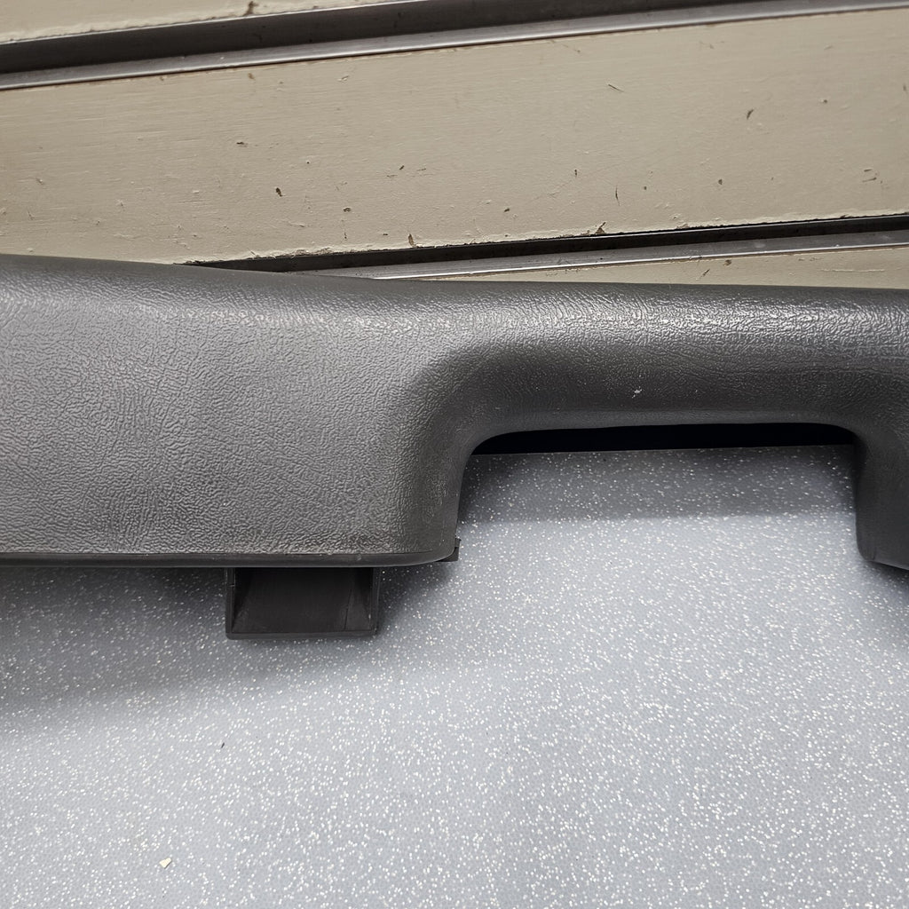 99-06 Chevy GMC Silverado TAHOE Door Panel ARMREST Front RIGHT Handle DK GREY H3