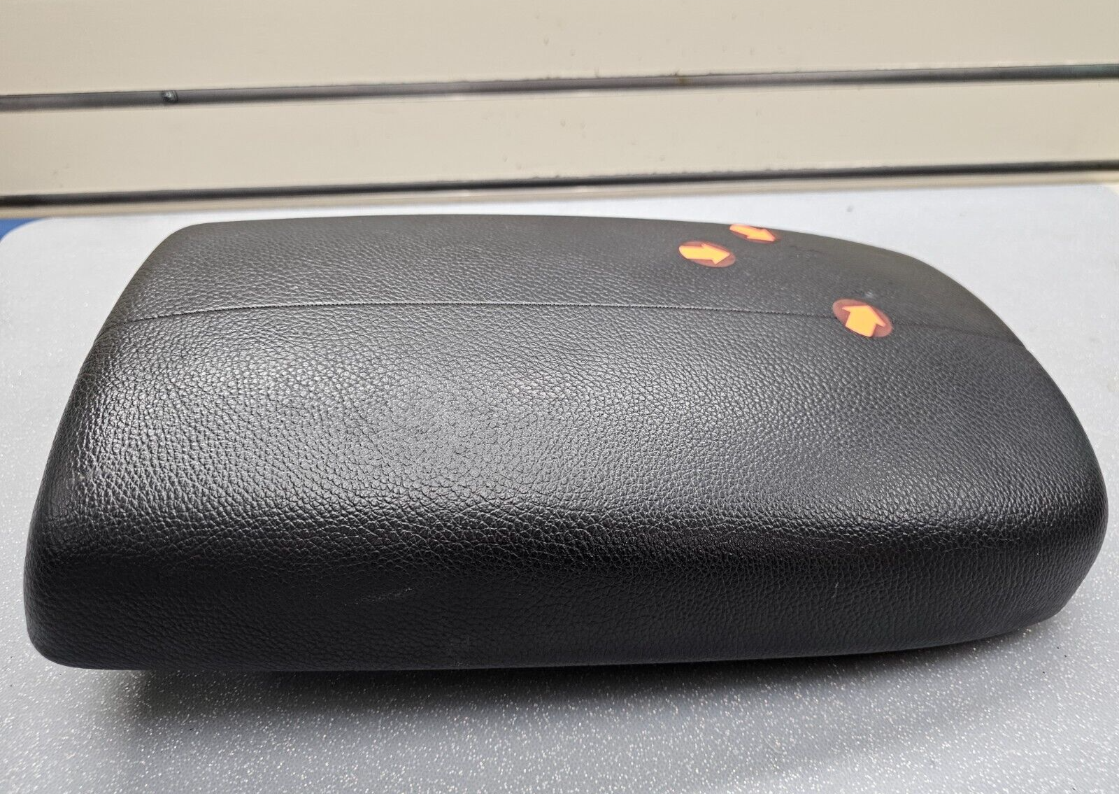 🔥10-13 Kia Sorento Console Lid Cover Leather Top Pad Armrest Assembly Black OEM