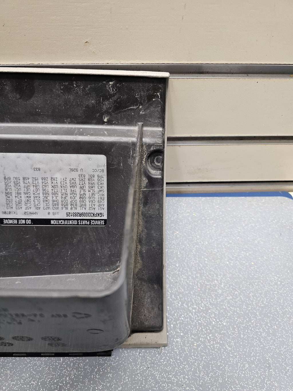 07-14 Silverado SIERRA Dash UPPER GLOVE BOX Storage Compartment Door LT GRAY G4