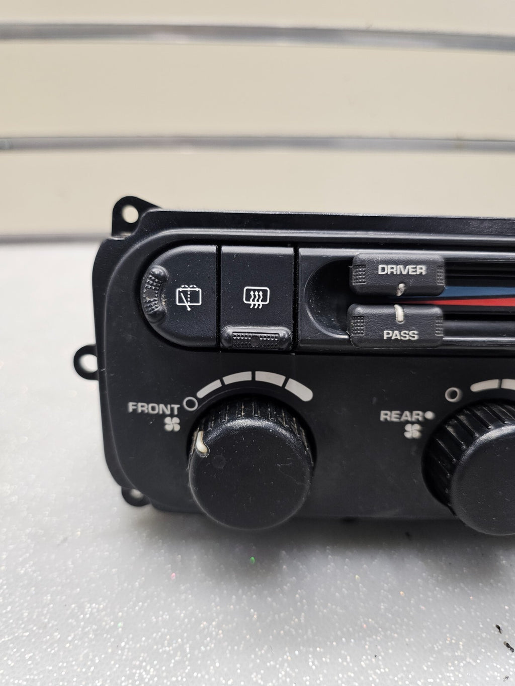 04-07 Dodge Caravan Town Country Dash AC Climate Temperature Heater Control OEM