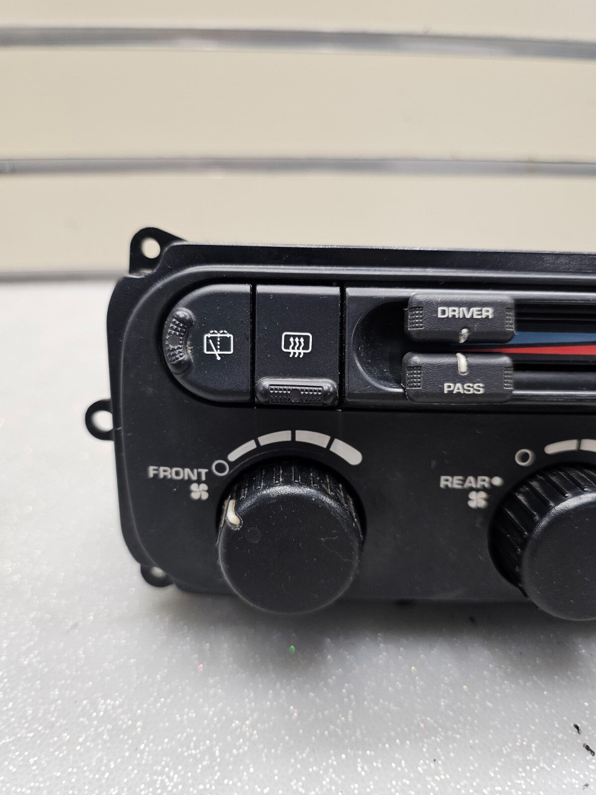04-07 Dodge Caravan Town Country Dash AC Climate Temperature Heater Control OEM
