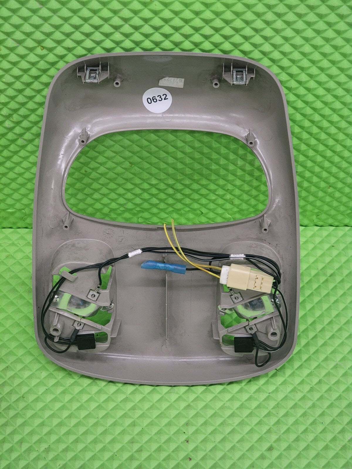 🔥2002-2005 Dodge Ram 1500 OverHead Console Map Dome TAN