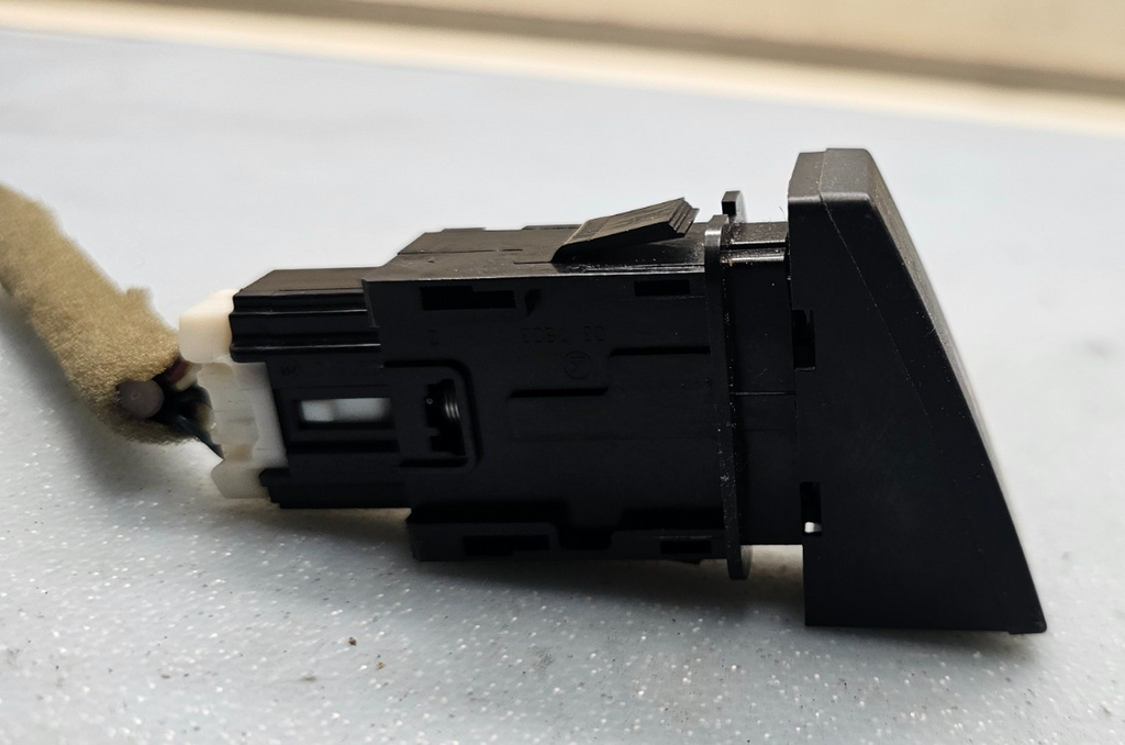 🔥07-15 MAZDA CX-9 FRONT CENTER DASHBOARD HAZARD SWITCH BUTTON OEM