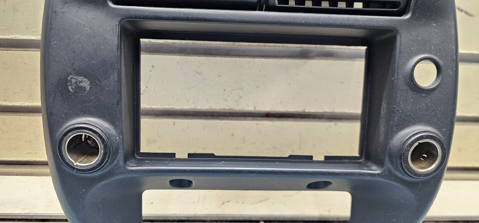 95-10 Ranger Explorer Center Dash Radio Stereo Display Bezel Trim Panel BLACK B2