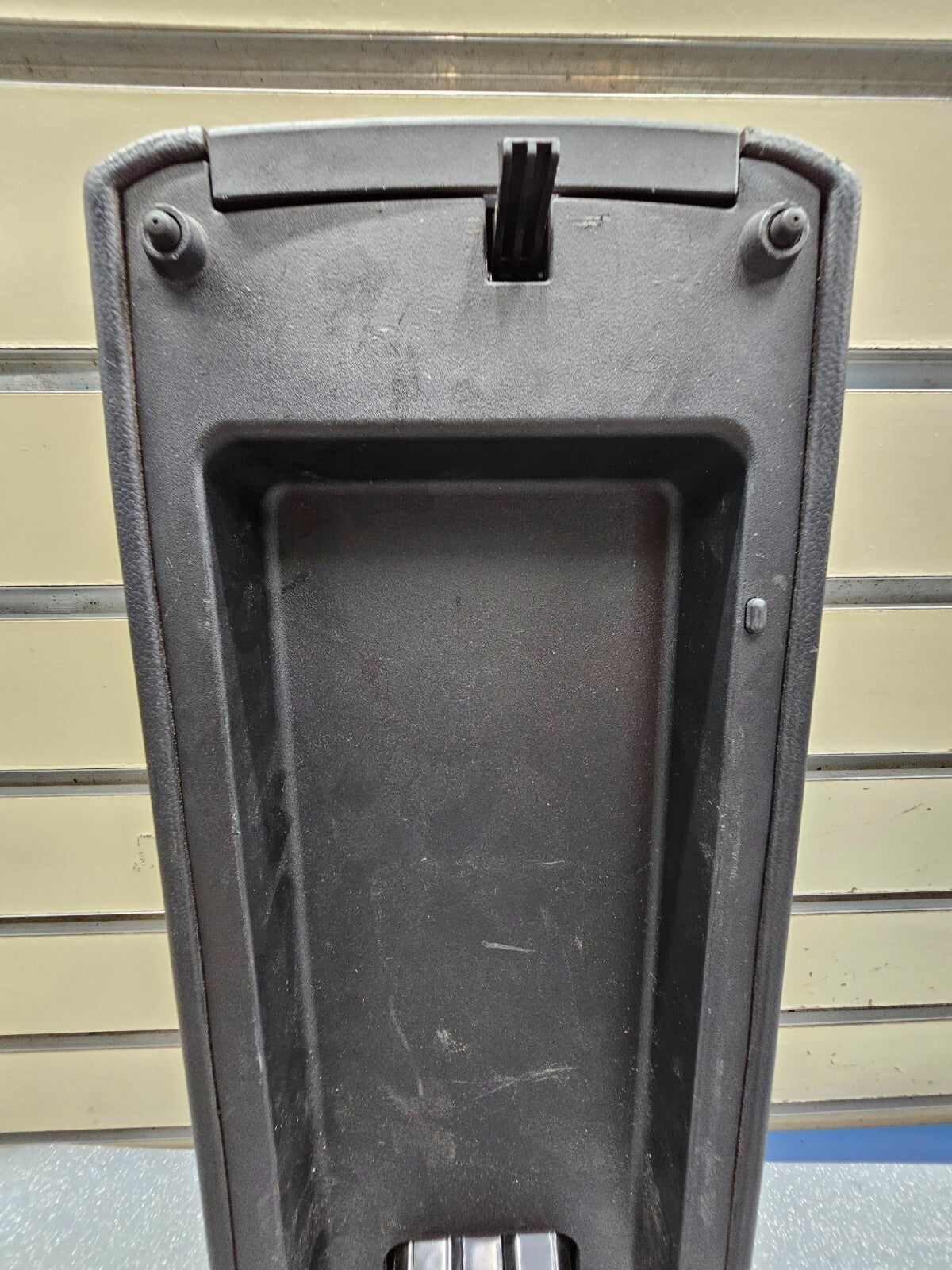 02-06 CAMRY SOLARA LEXUS ES330 CENTER CONSOLE LID ARM REST COVER ASSEMBLY BLACK