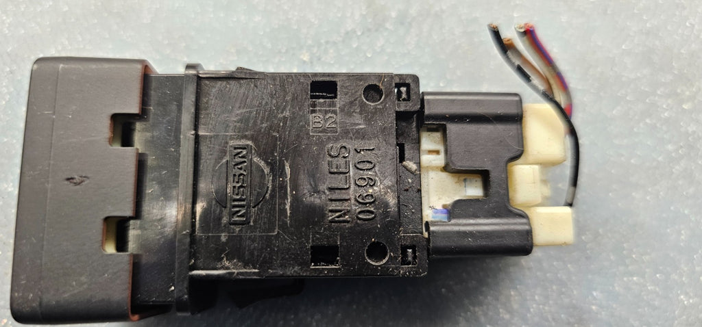 04-15 Armada Titan Hazard Emergency Warning Light Button Control Switch Assembly