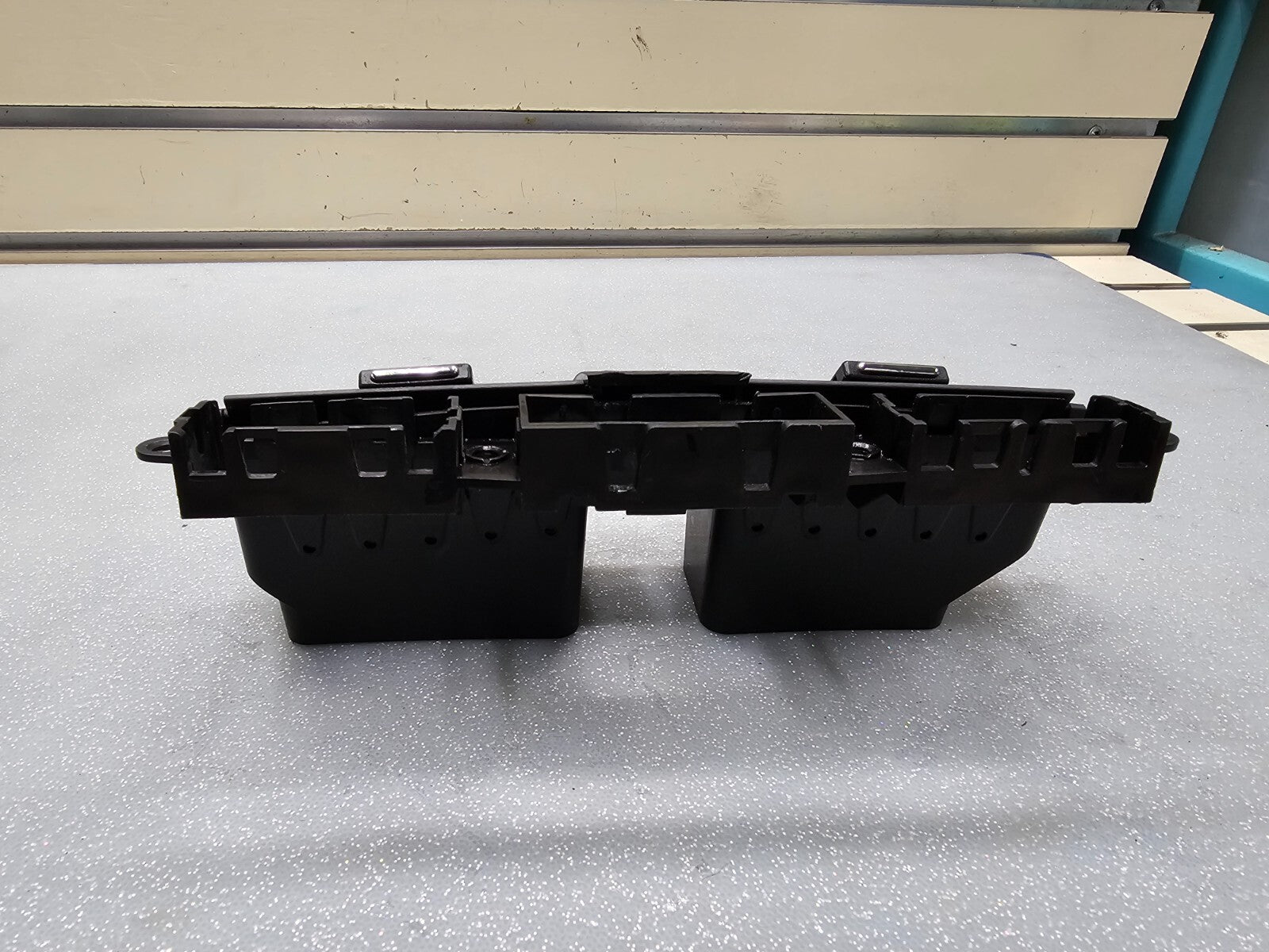 🔥05-06 Chevrolet Equinox Pontiac Torrent Front Dash Hazard AC Air Vent Grill
