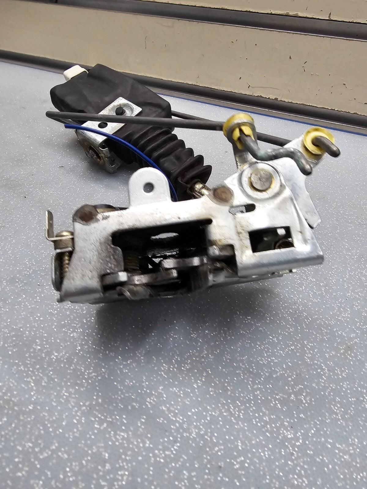 🔥2003-2011 LINCOLN TOWN CAR LEFT HAND REAR DOOR LOCK LATCH ACTUATOR ASSEMBLY