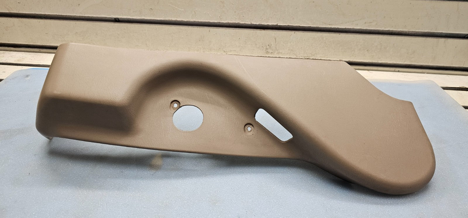 🔥99-05 Ford F250 F350 Front Right Passenger Manual Seat Outer Trim Panel Tan