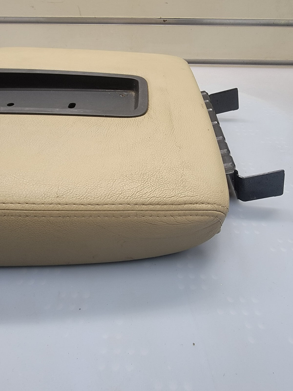 🔥07-13 Chevy Tahoe Suburban Leather Console Lid Armrest Cover LIGHT TAN JS5