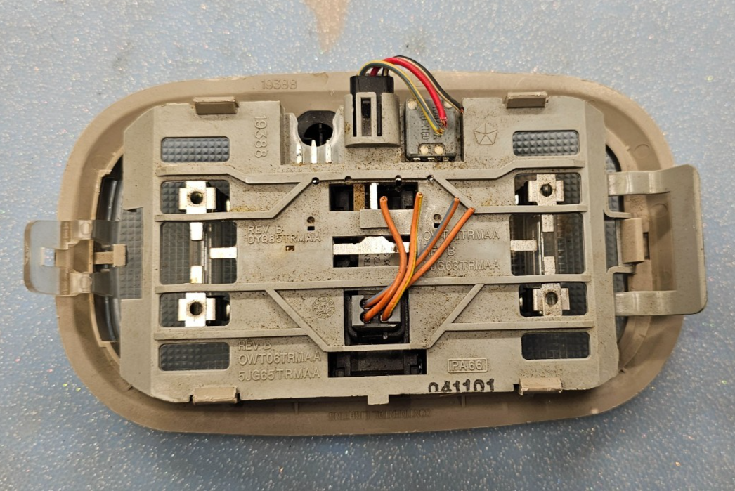 🔥2002-2005 JEEP LIBERTY FRONT CENTER DOME LIGHT POWER SUNROOF SWITCH TAN OEM