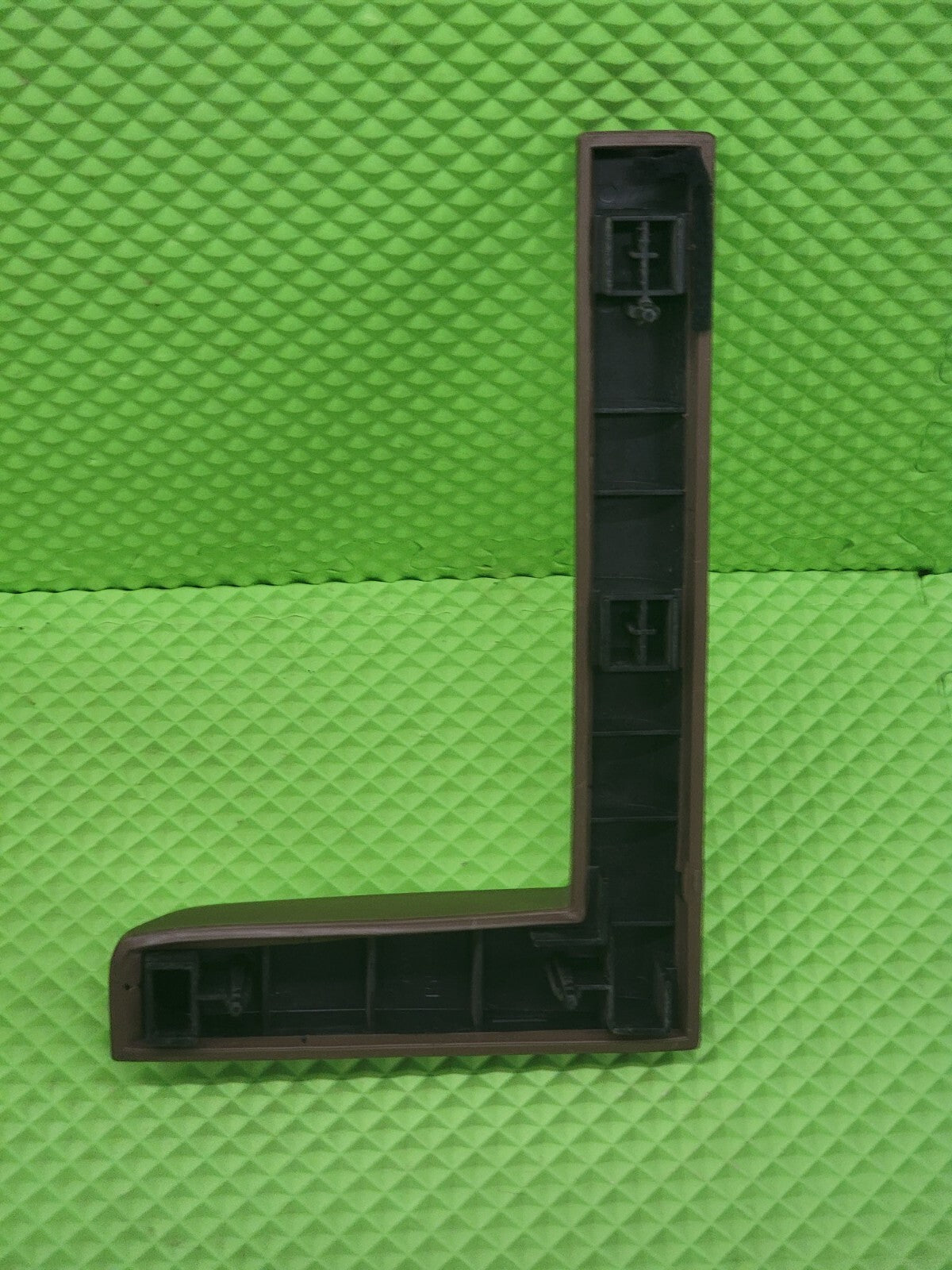 1988-1994 GMC Chevy 1500 2500 3500 OEM right SIDE LOWER DASH "L" TRIM TAN