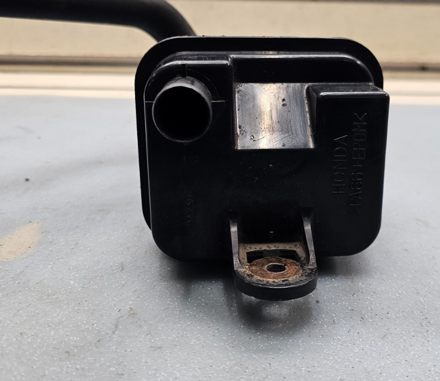 🔥98-02 ACCORD 4 CYLINDER FUEL VAPOR CHARCOAL EVAP EMMISION CANISTER ASSEMBLY
