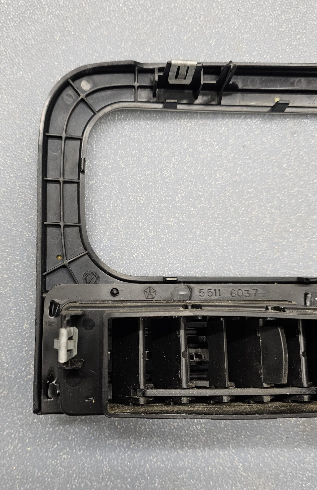 99-04 Jeep GRAND CHEROKEE Dash Center RADIO Bezel A/C Air Vent Trim SILVER B67