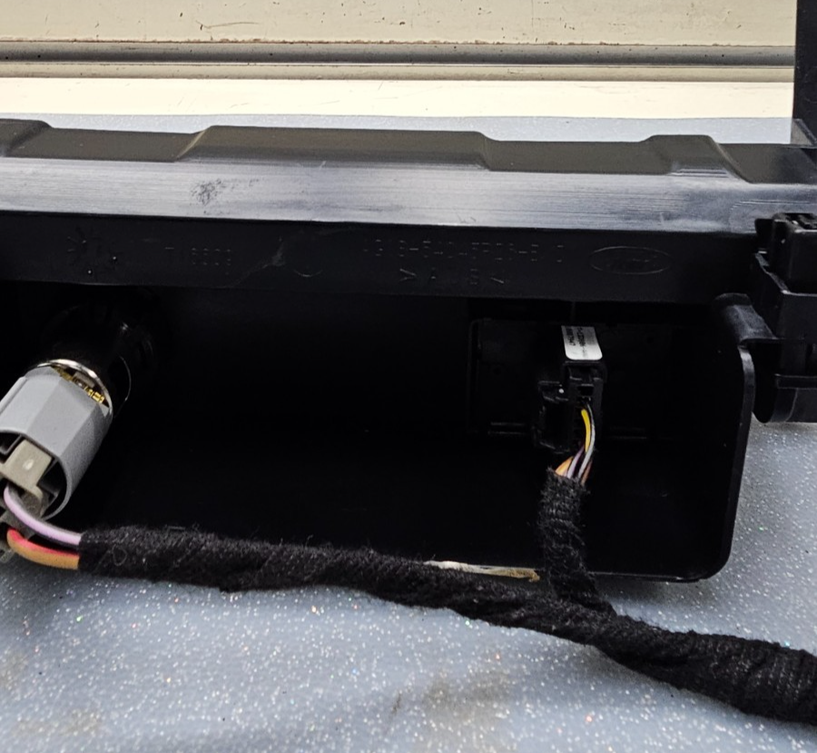 🔥10-12 Ford Taurus Front Center Console Dashboard Storage Cubby Power Outlet