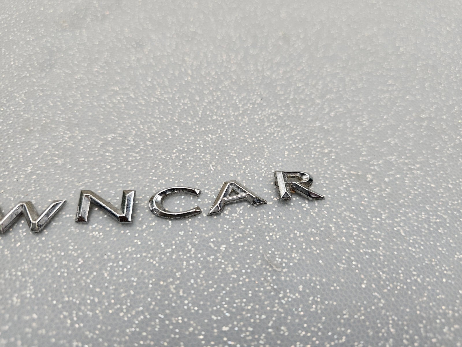 🔥03-11 LINCOLN TOWN CAR GATE LID EMBLEM BADGE SYMBOL LETTERS NAME PLATE SCRIPT