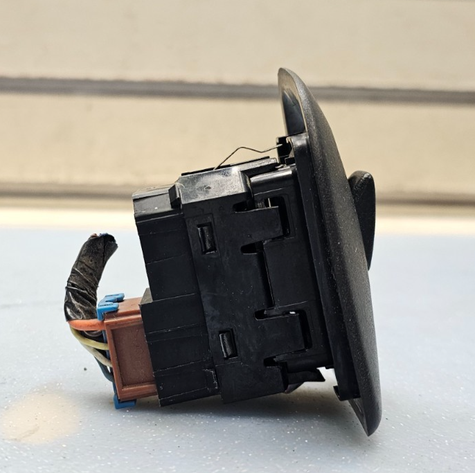03-06 Silverado Tahoe Suburban Yukon Sierra Right Rear Window Door Switch Black