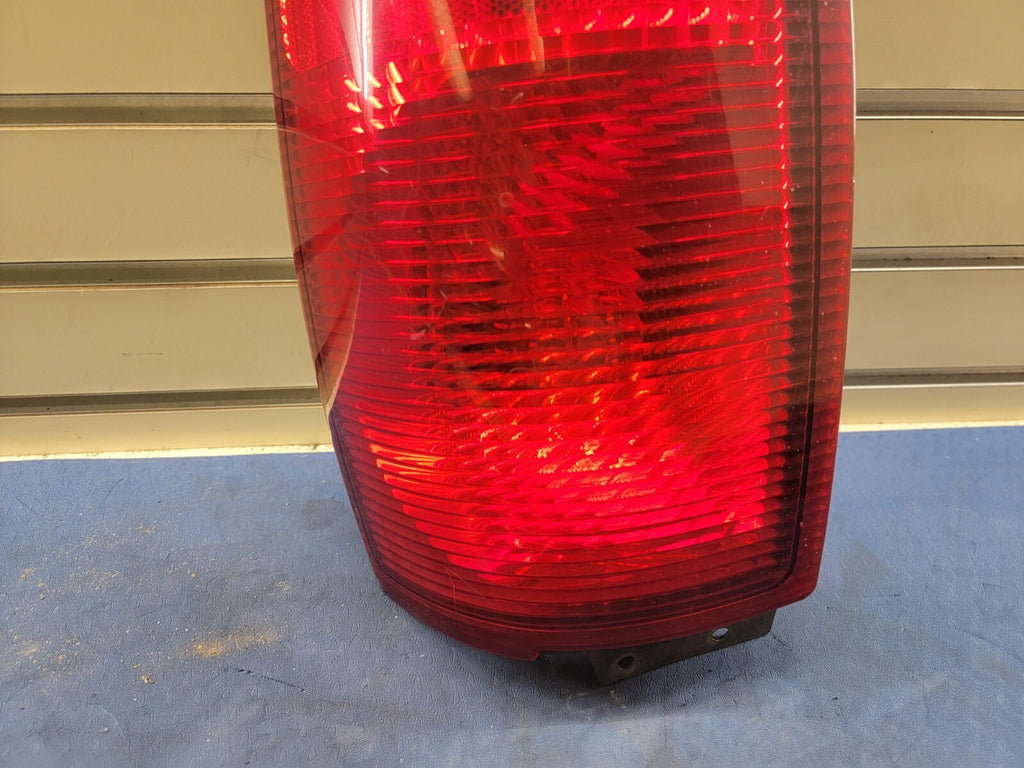 🔥1998-2000 Lincoln Navigator Left Driver Tail Light Lamp Outer Assembly