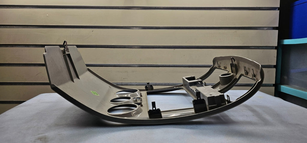 🔥04-12 CHEVY COLORADO GMC CANYON CENTER DASH AM FM RADIO BEZEL SILVER