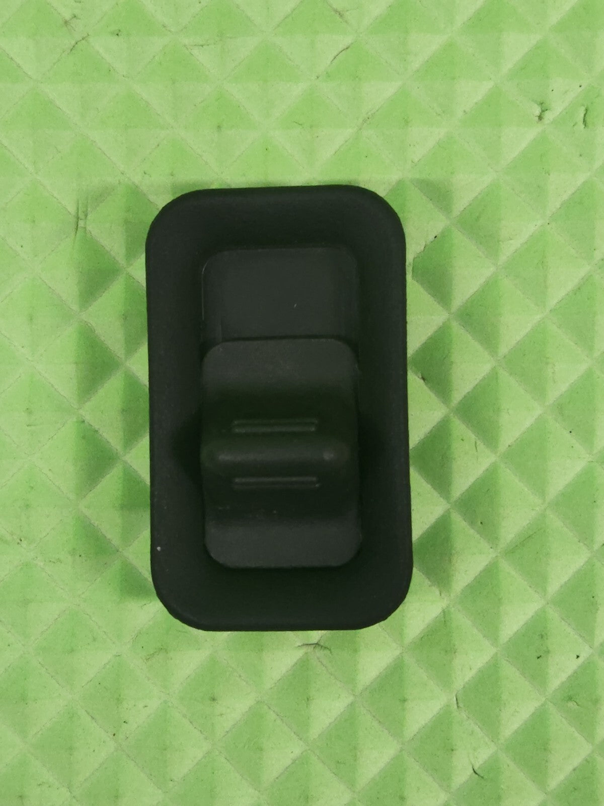 04-07 GMC Chevy Cadillac Lever Front Side Door Lock OEM BLACK