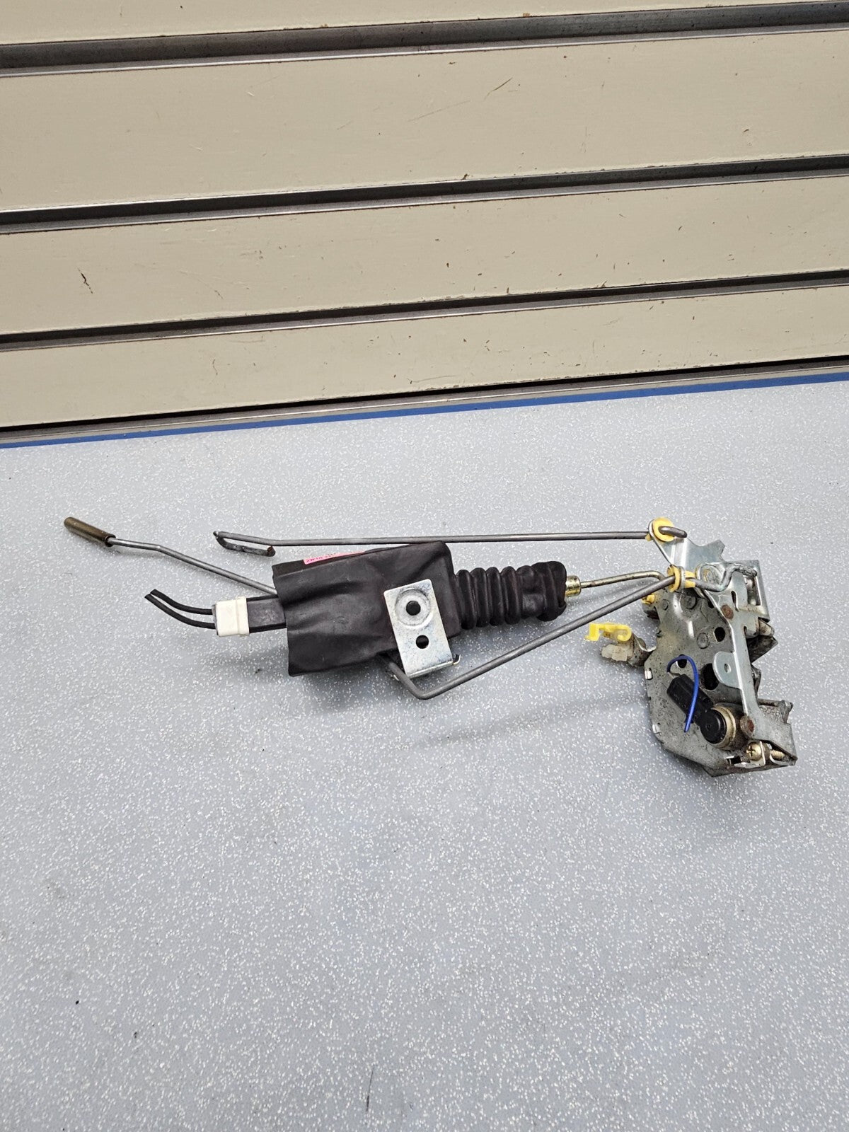 🔥2003-2011 LINCOLN TOWN CAR LEFT HAND REAR DOOR LOCK LATCH ACTUATOR ASSEMBLY