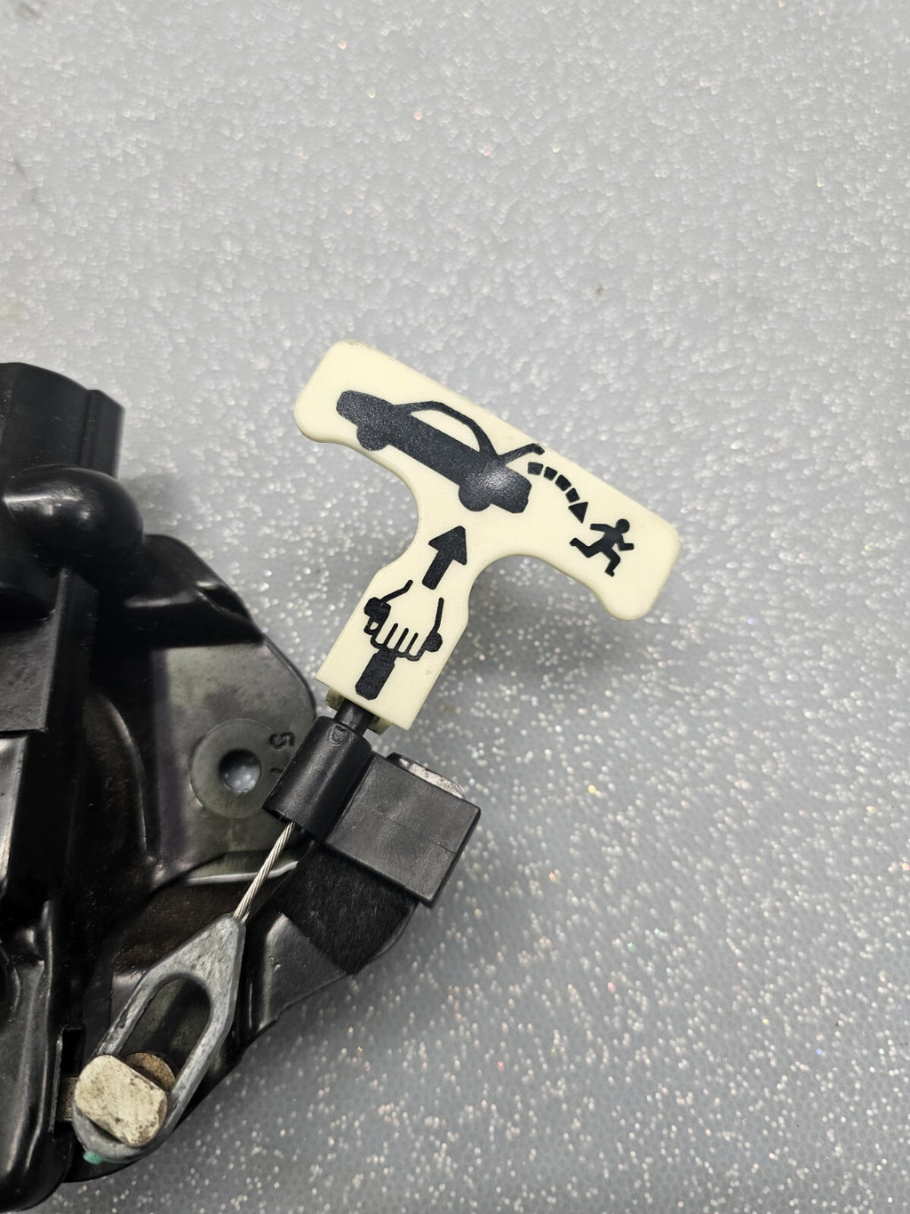 🔥02-05 Cavalier SunfireTrunk Lid Lock and Latch Release Actuator OEM