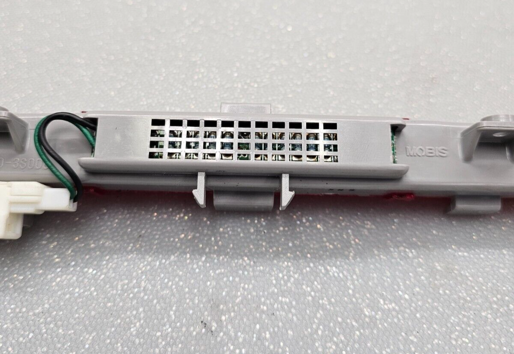 🔥2011-2014 HYUNDAI SONATA REAR HIGH MOUNT 3RD THIRD BRAKE STOP LIGHT LAMP OEM