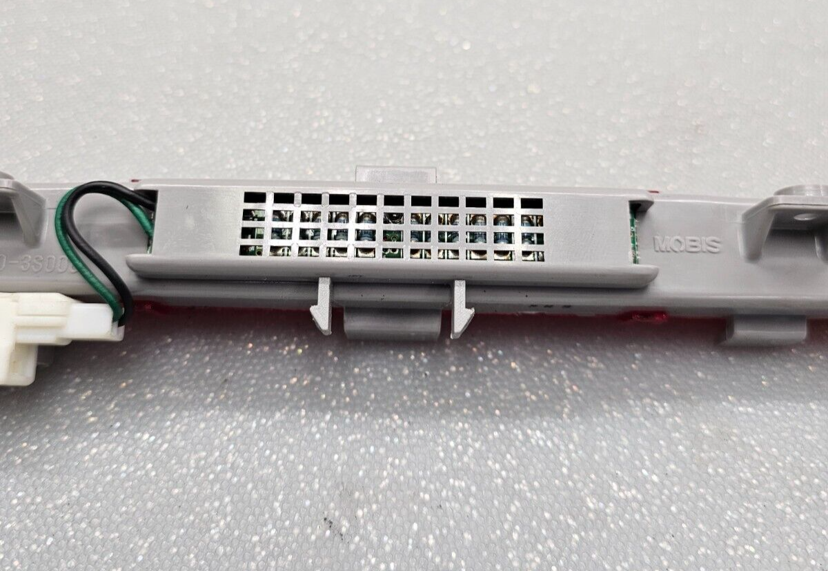 🔥2011-2014 HYUNDAI SONATA REAR HIGH MOUNT 3RD THIRD BRAKE STOP LIGHT LAMP OEM