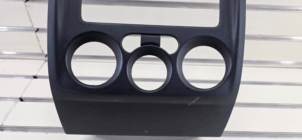 🔥2004-2012 CHEVY COLORADO GMC CANYON CENTER DASH RADIO VENT BEZEL BLACK