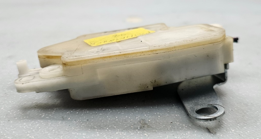 05-12 Nissan Pathfinder Armada Lid Door Window Glass Actuator Lock Assembly OEM