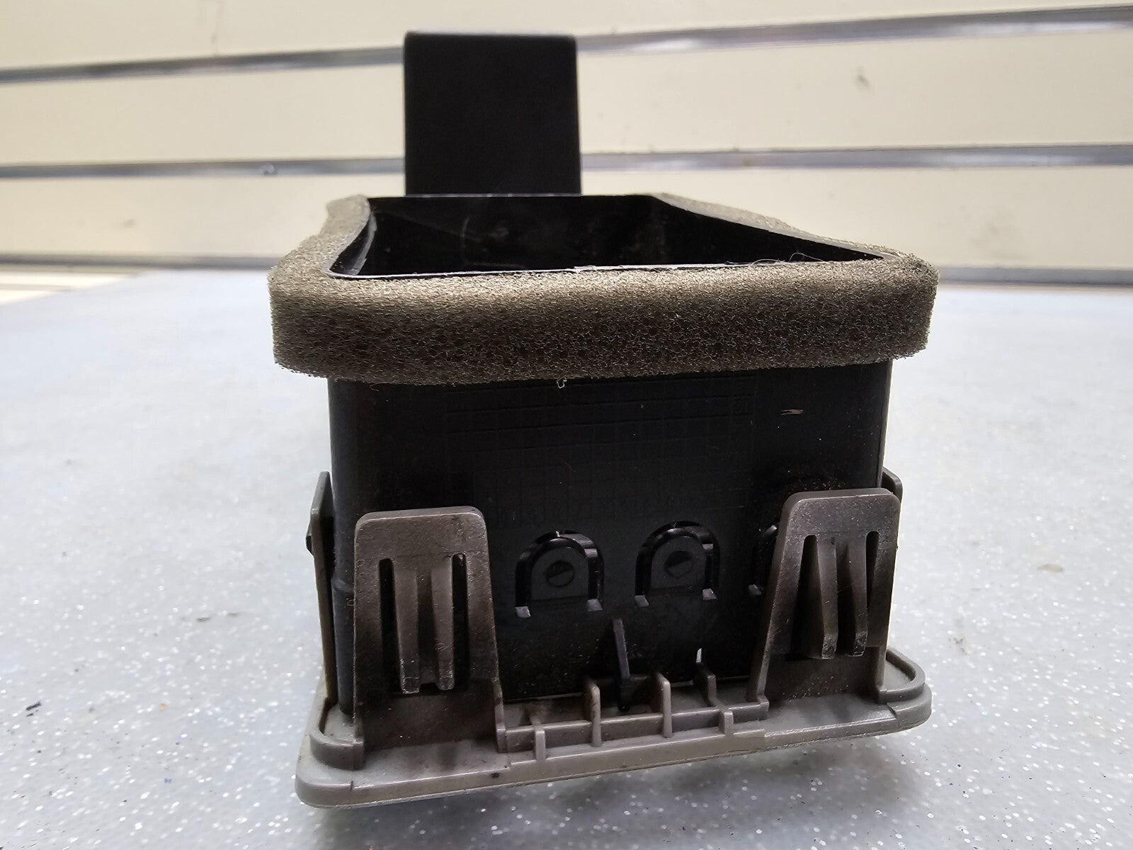 09-12 DODGE RAM A/C DASH FRONT CENTER AIR VENT OUTLET HEADLIGHT SWITCH BEZEL OEM