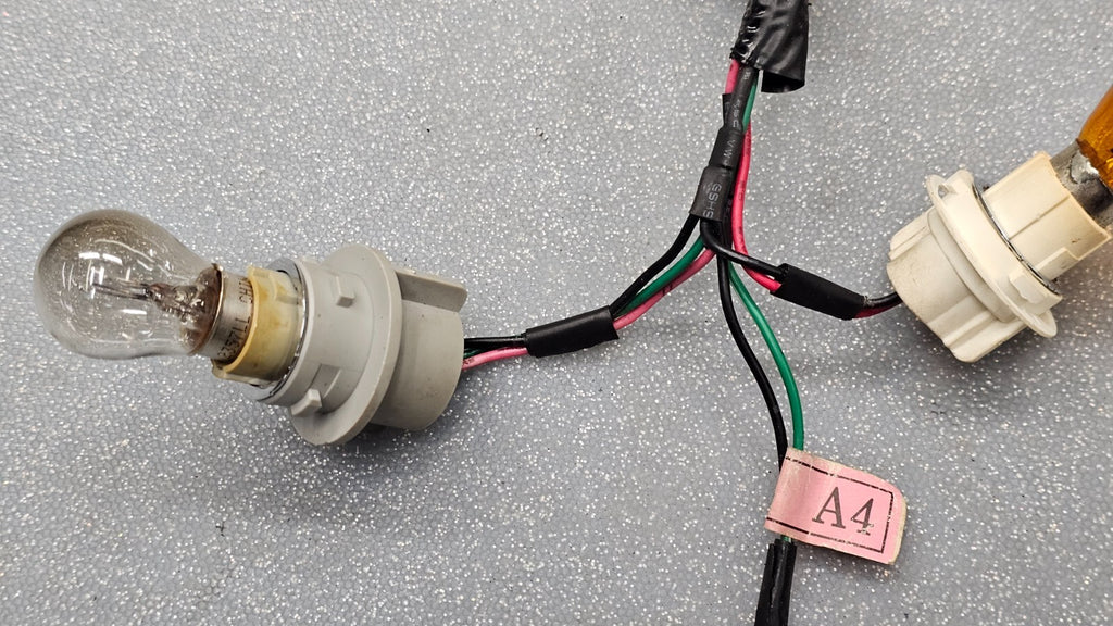 🔥2006 - 2008 HYUNDAI SONATA TAIL LIGHT BULB SOCKET HARNESS K1888