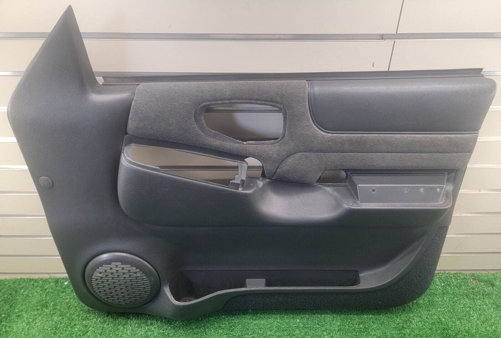 98-04 Chevy Blazer Jimmy GMC Sonoma Front Door Panel Passenger Dark Gray