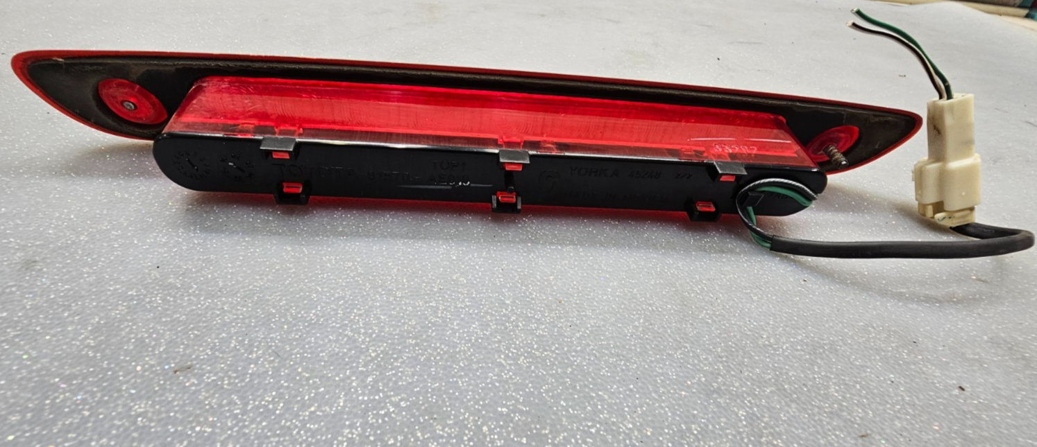 🔥04-10 Toyota Sienna Lift Gate High Mount LED 3rd Third Brake Light Tail Light