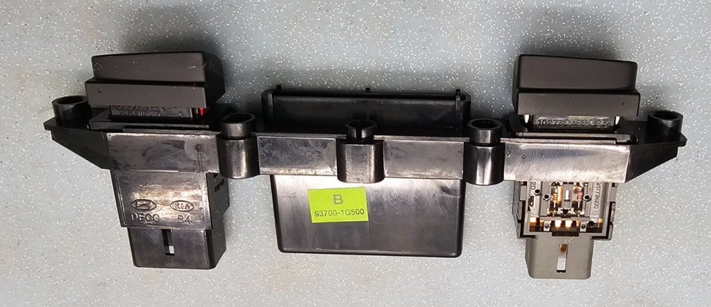 🔥2006-2011 Kia Rio Rio5 Center Dash Hazard Defrost Switches Black OEM