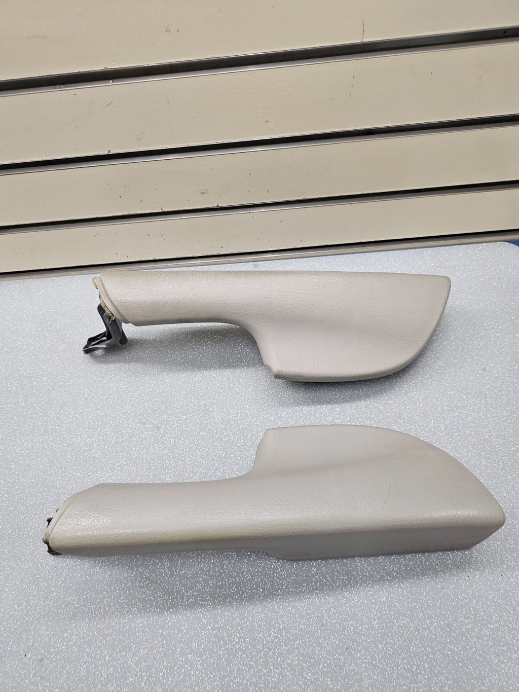 02-09 TRAILBLAZER Door Panel ARMREST Pull Handle LEFT/RIGHT Set 2 Light GRAY H4