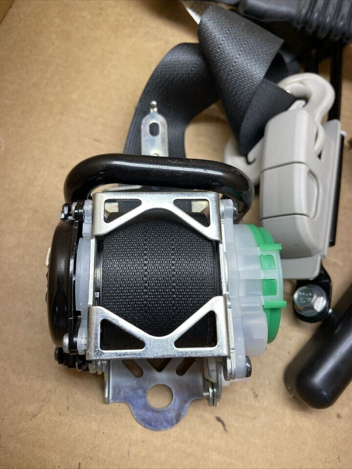 13-17 NISSAN ALTIMA FRONT LEFT DRIVER  SEAT BELT RETRACTOR Pretensioner Assembly