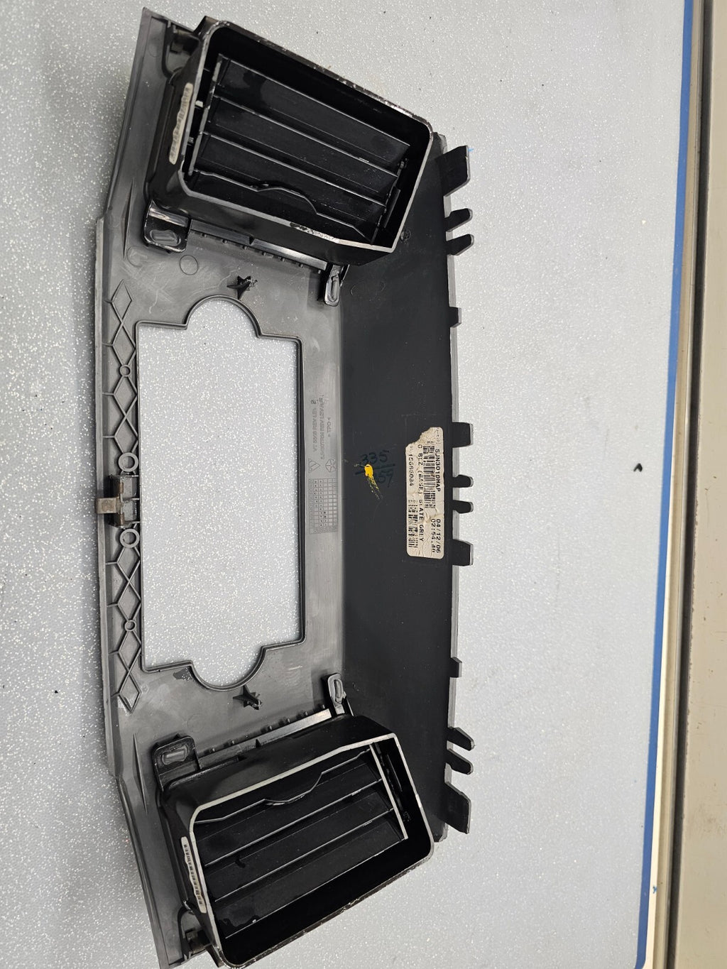 05-07 Jeep Grand Cherokee Center Radio Dash Bezel Trim Panel Surround Balck B30