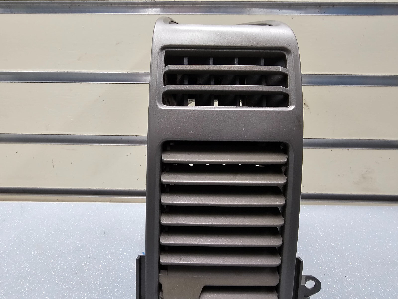 05-15 NISSAN TITAN ARMADA QX56 DASH FRONT CENTER RIGHT AIR VENT HEATER TRIM GRAY