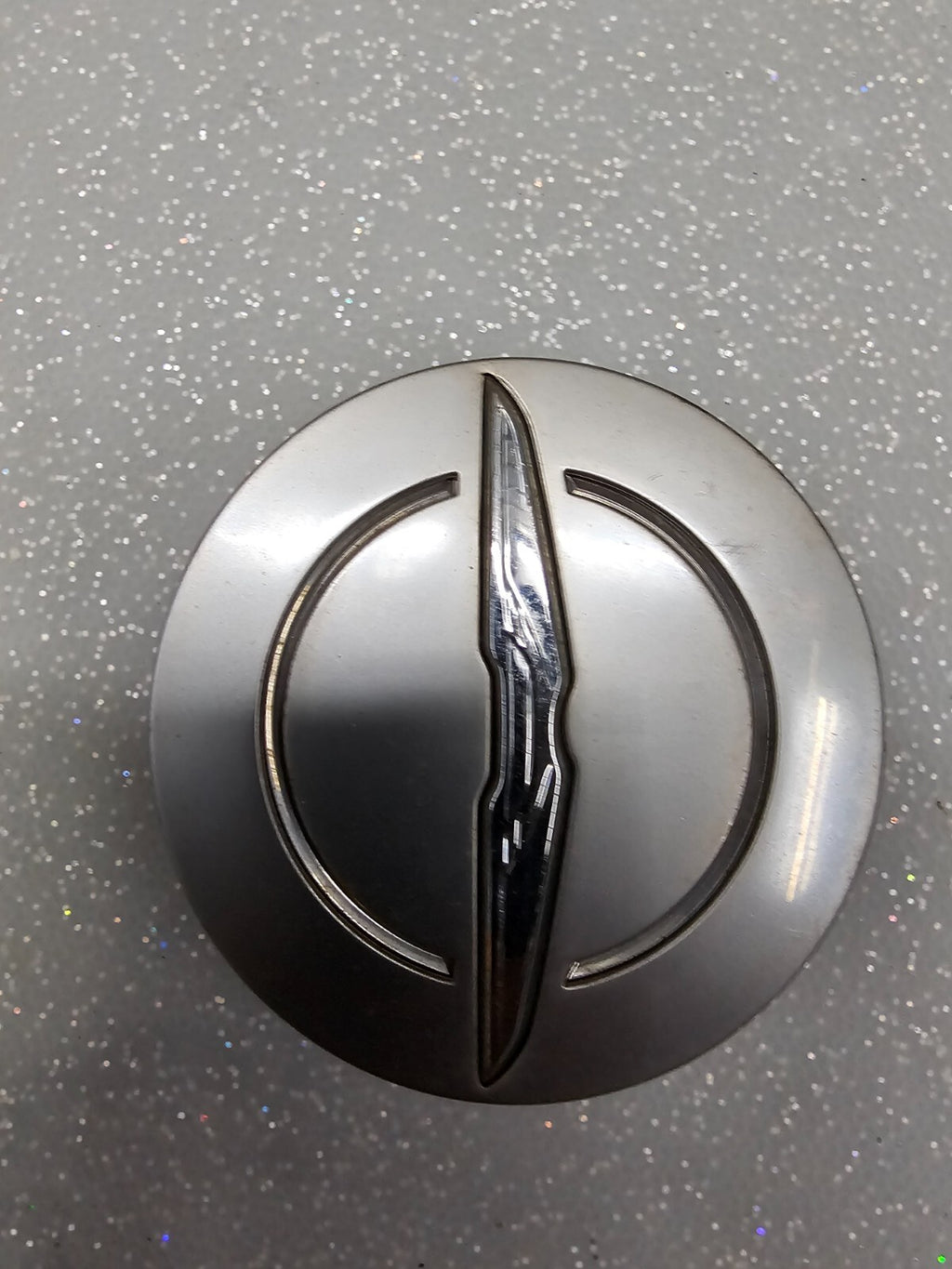 11-17 Chrysler 200 11-21 300 Pacifica Town & Country Front Center Cap Wheel OEM
