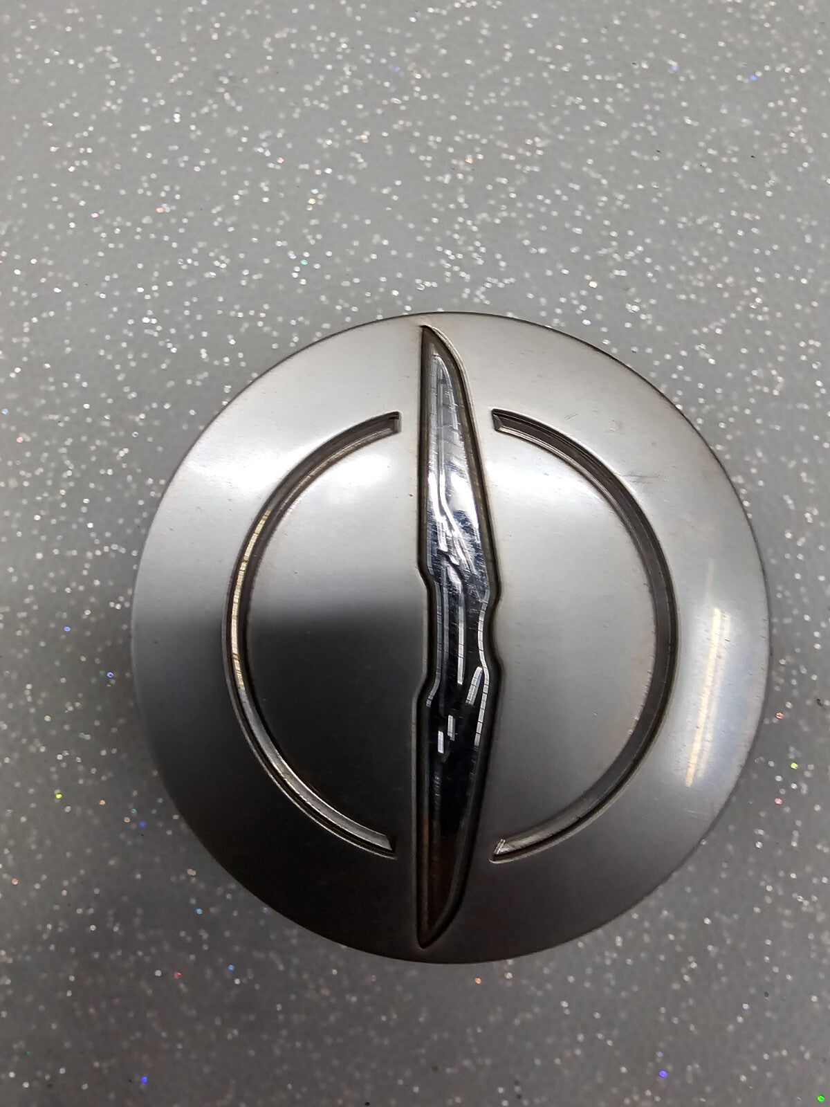 11-17 Chrysler 200 11-21 300 Pacifica Town & Country Front Center Cap Wheel OEM