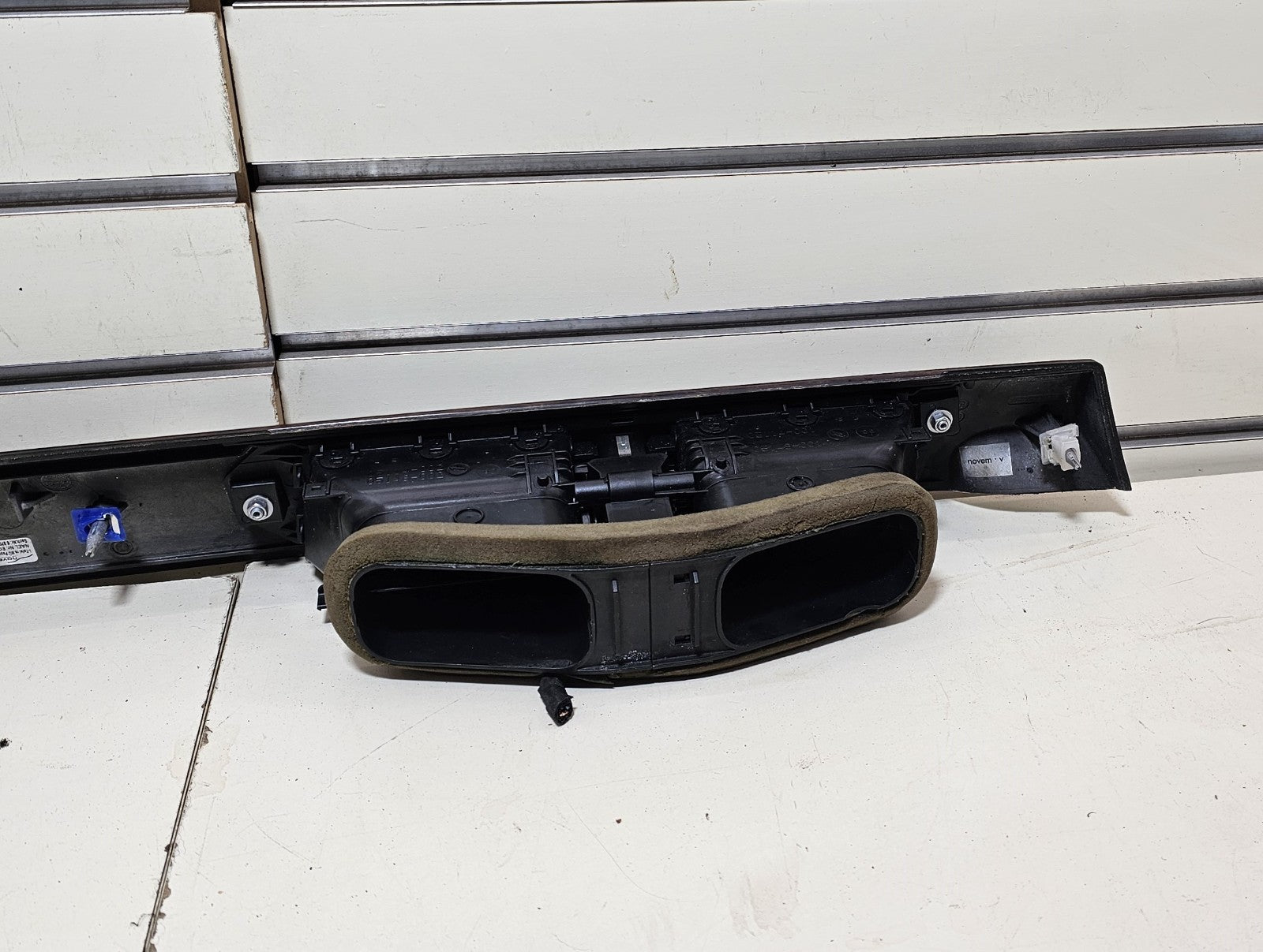 06-13 BMW E90 E92 FRONT RIGHT PASSENGER DASH TRIM PANEL VENT WALNUT WOODGRAIN