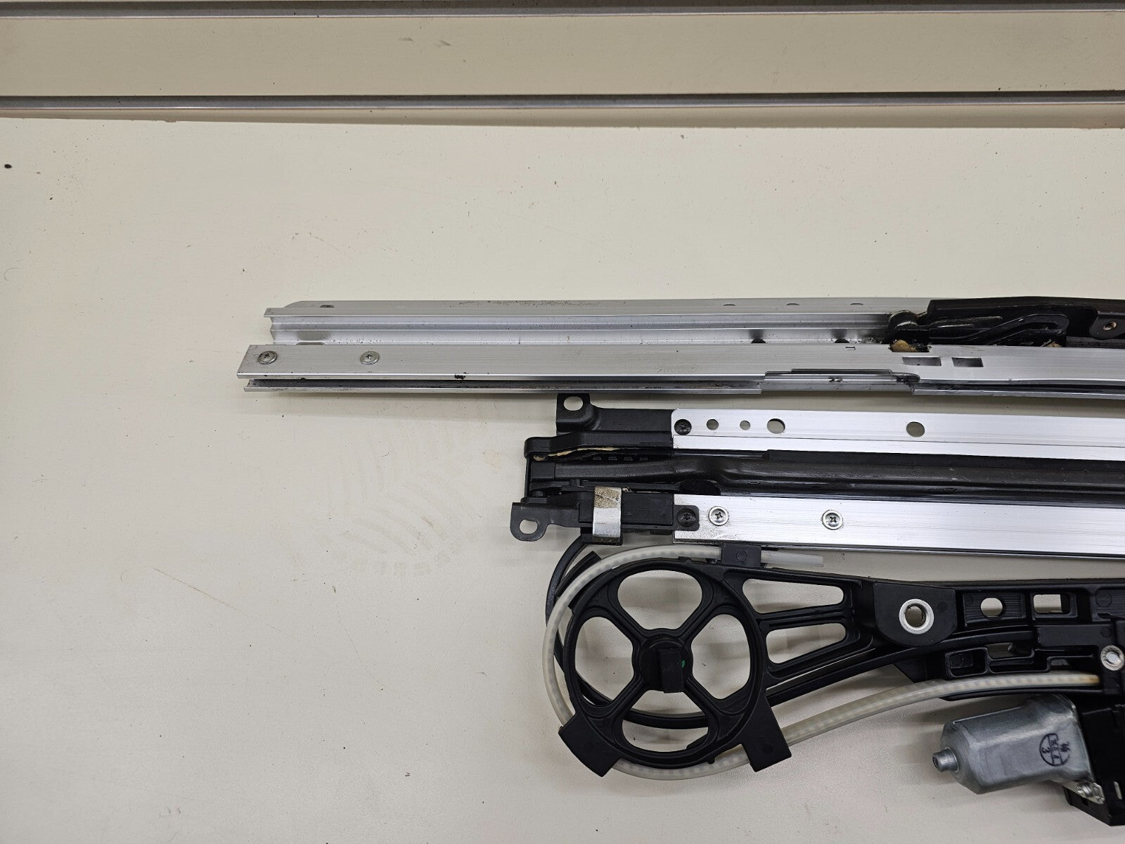 🔥2005-2010 Scion TC Sunroof Transmission Motor Track Assembly OEM