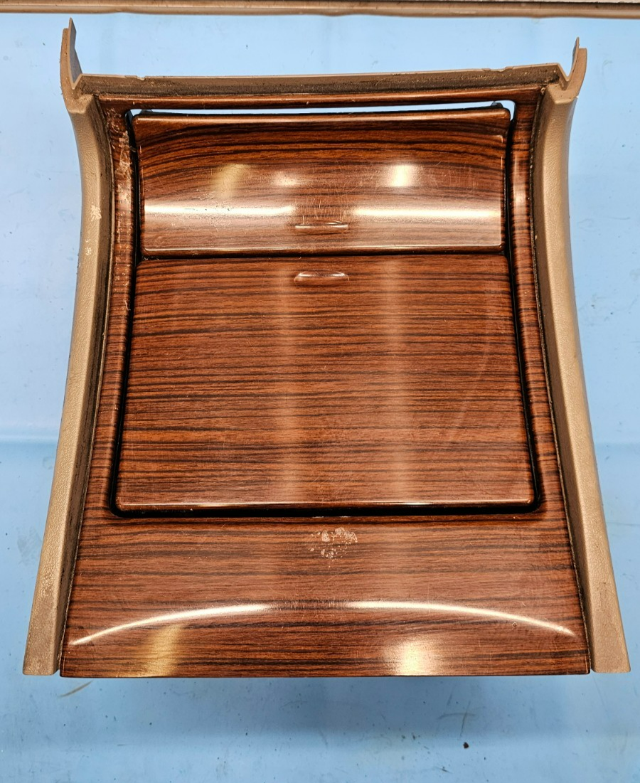 03- 06 Cadillac Escalade Lower Bezel Center Console Cup Holder Panel woodgrain