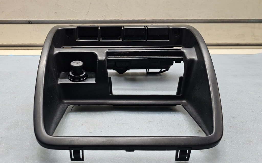 🔥1993-1994 Nissan D21 Hardbody Pick Up Pathfinder Radio Bezel Black
