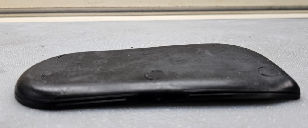 🔥03-07 TAHOE SILVERADO FRONT CENTER CONSOLE INSERT MAT LINER RUBBER BLACK