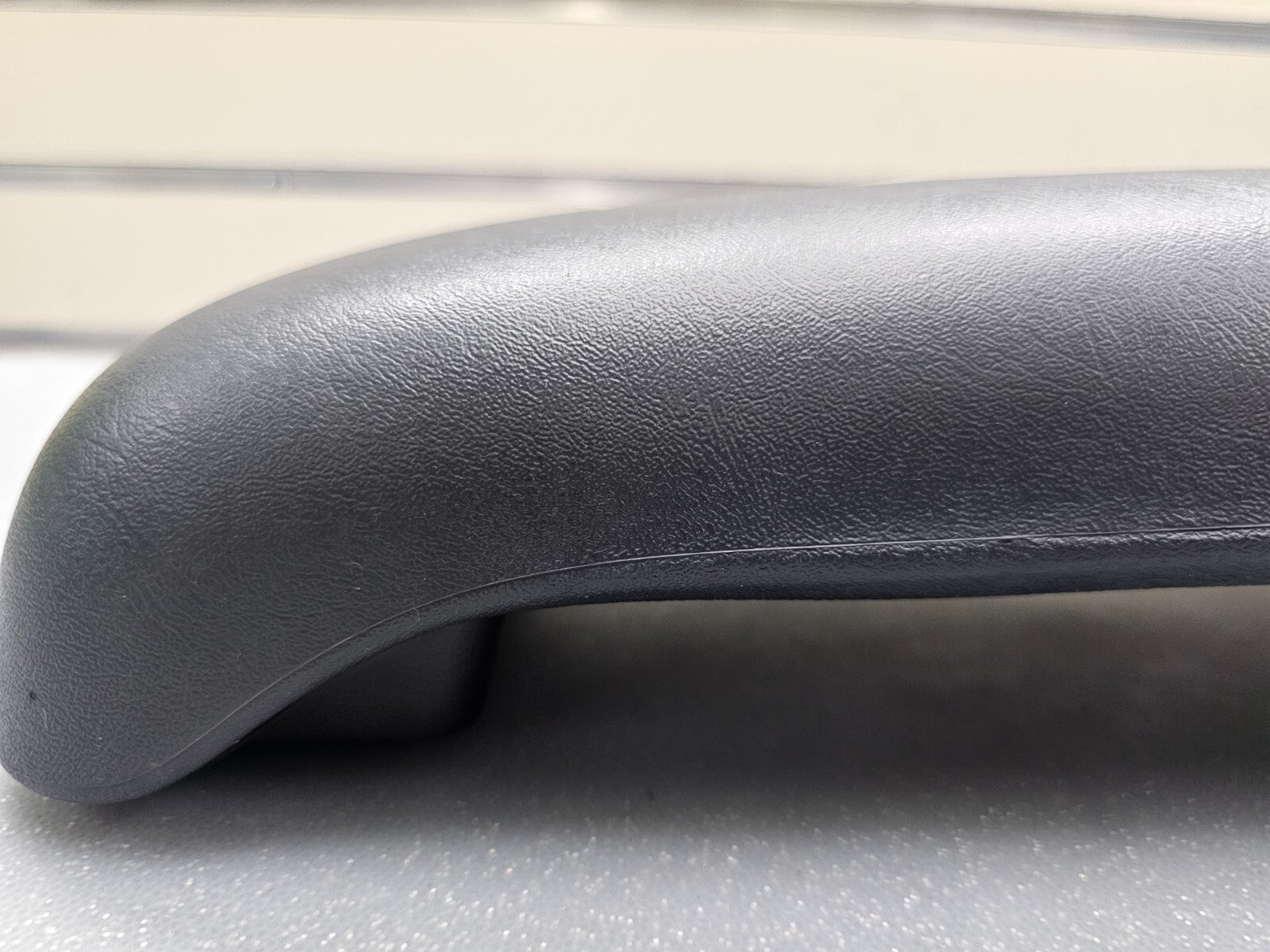 🔥98-04 BLAZER S10 JIMMY SONOMA Front Center Console Lid Arm Rest Cover BLACK L7